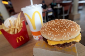 1 dead, 49 sickened in E. coli outbreak linked to McDonalds Quarter Pounders: CDC